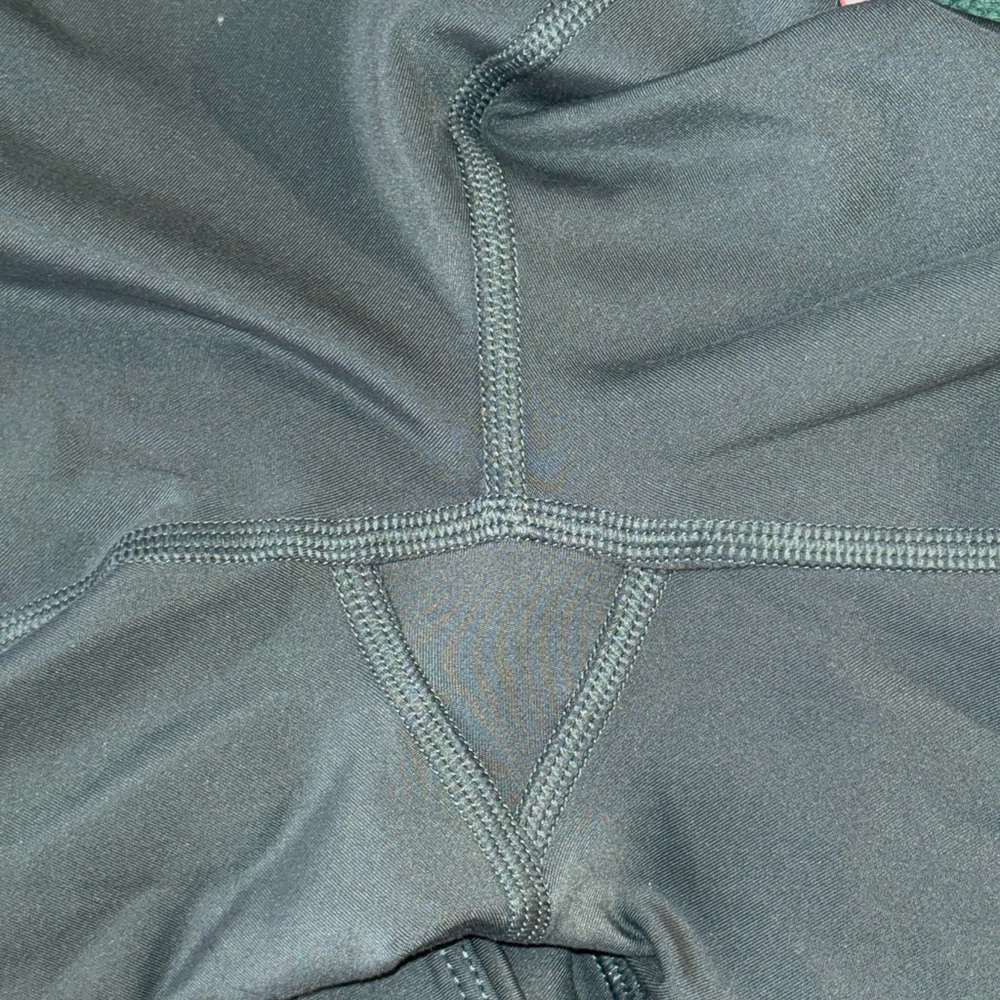 girlfriend collective biker shorts - Picture 4 of 4